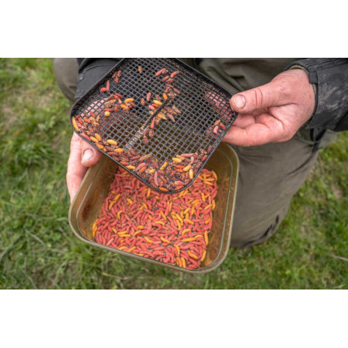 Korum Maggot Tub and Riddle